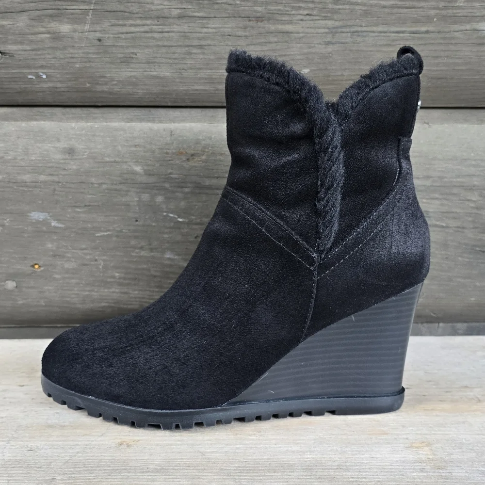 Nine West Camina Y2K Boho Minimalist Faux Fur Trim Wedge Comfort Bootie 7.5M